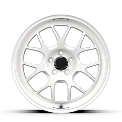 fifteen52 Apex RSR 18x9.5 5x114.3 ET38 Rally White