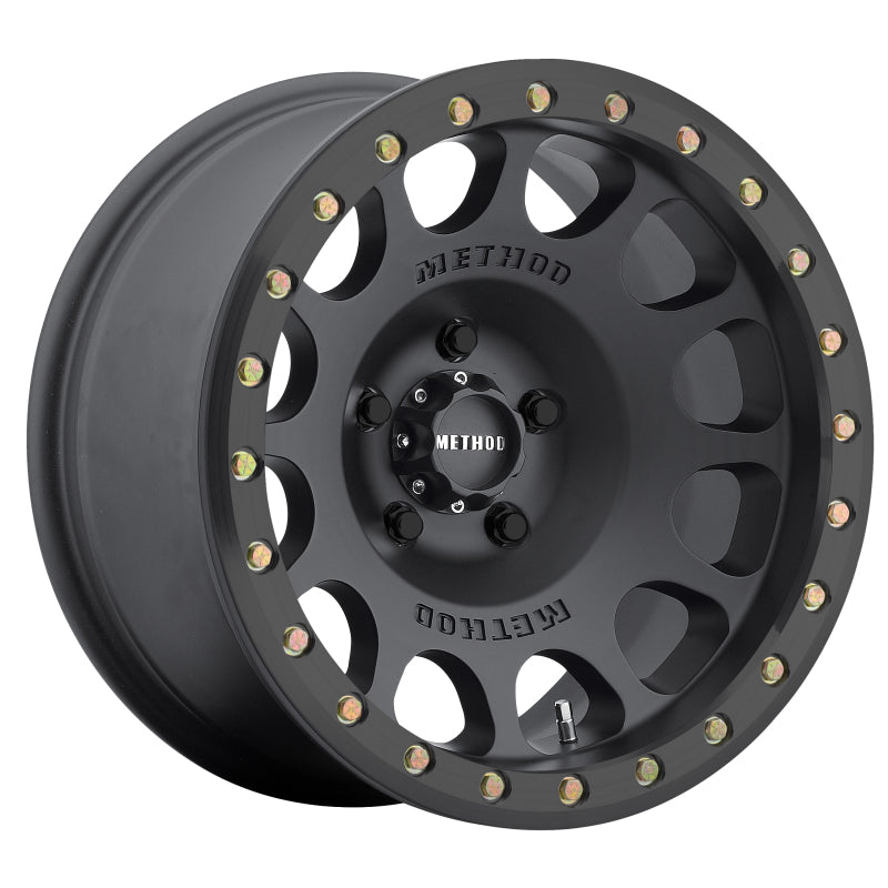 Method MR105 Beadlock 17x9 -38mm Offset 5x5 71.5mm CB Matte Black w/BH-H24125 Wheel.